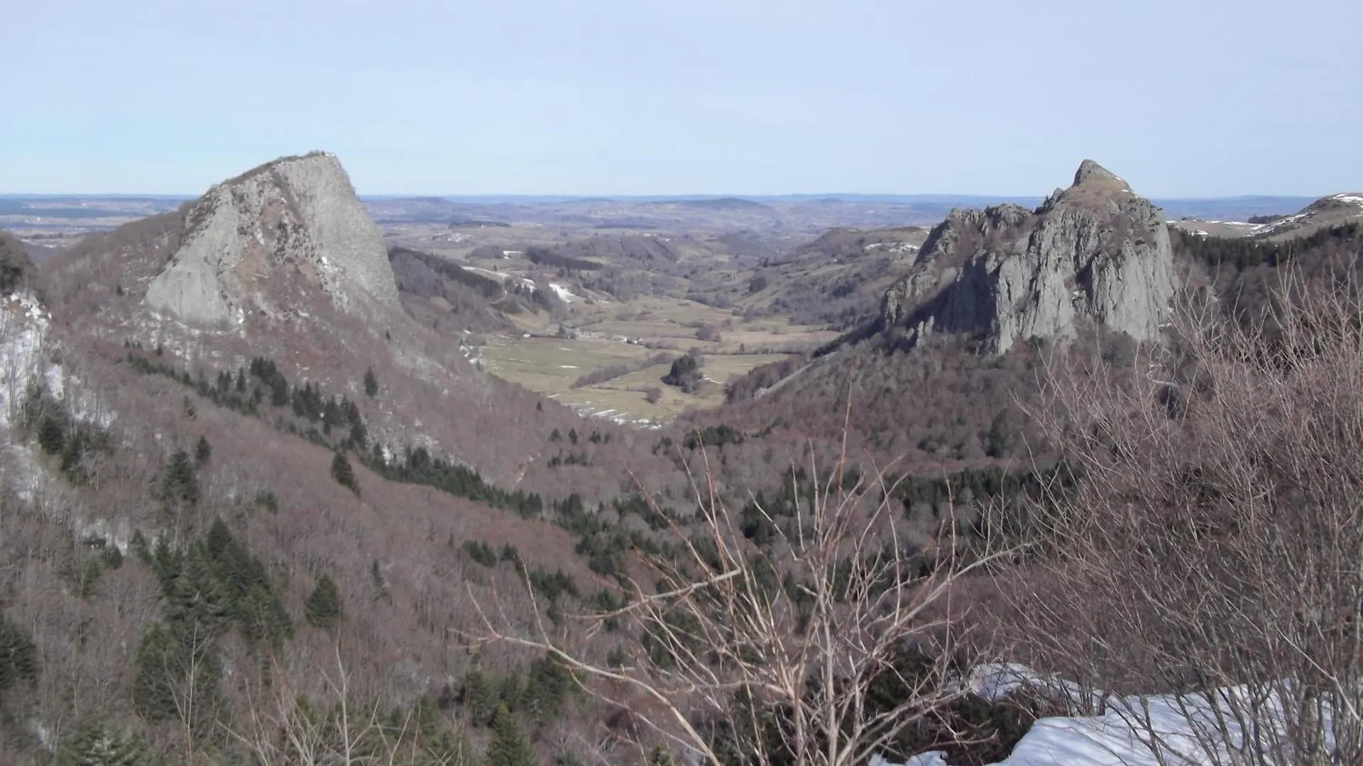 Entre Vulcania Et Le Sancy Gelles